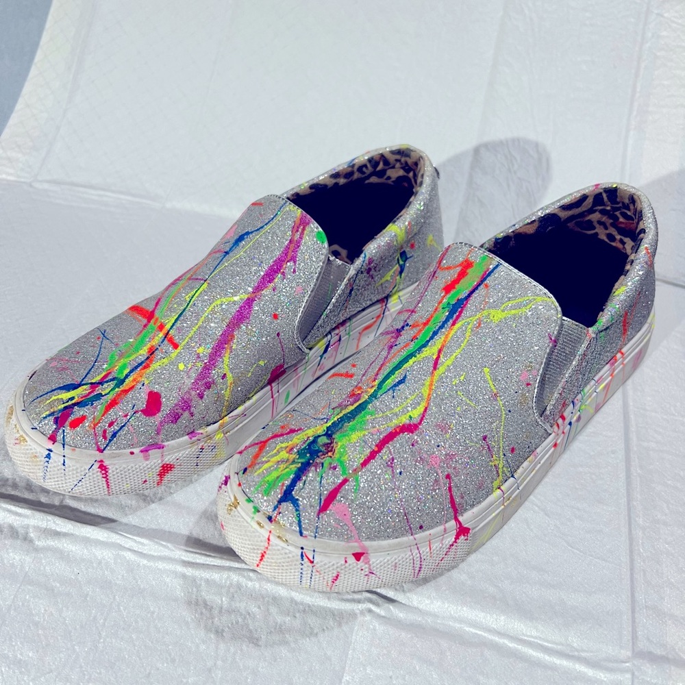 Steve Madden Glittered painted style shoes. Size 4 youth